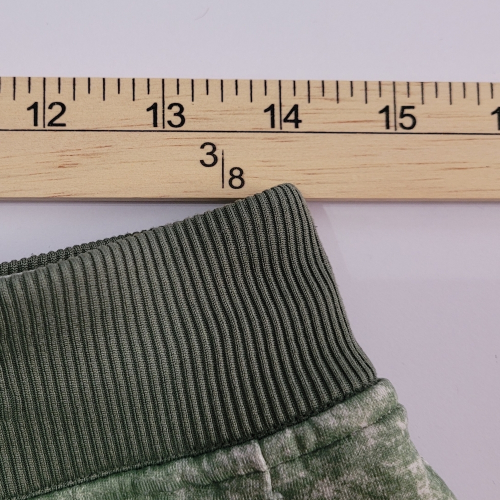 Lululemon Textured Tech Pants Size Medium - Picture 6 of 9